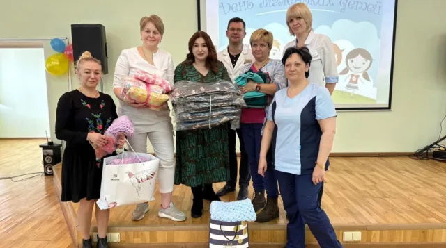 Сторонники «Единой России» из Люберец передали 10 куполов для кювезов в МОЦОМД