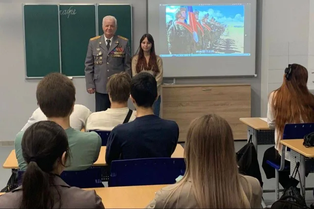 Росгвардейцы провели встречу со школьниками Люберец в честь Дня Героев Отечества