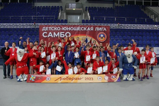 Семь золотых медалей завоевали спортсмены Люберец на соревнованиях «Лиги самбо»
