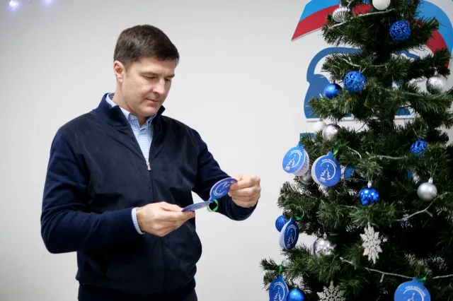 Партийцы Люберец исполнили новогодние желания детей мобилизованных