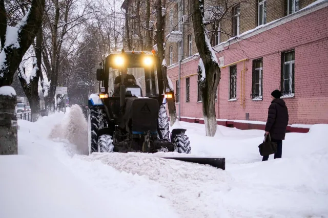 В Люберцах коммунальные службы ликвидируют последствия снегопада