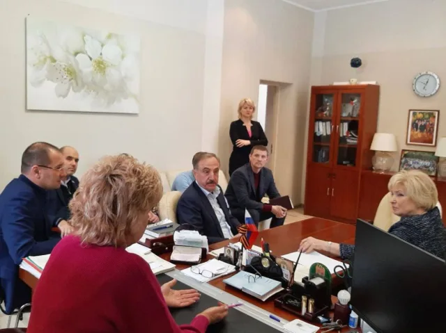 Депутаты Люберец обсудили с управляющей компанией работу дворников