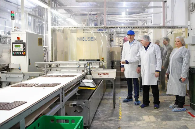 Владимир Волков ознакомился с работой кондитерской фабрики в поселке Люберец