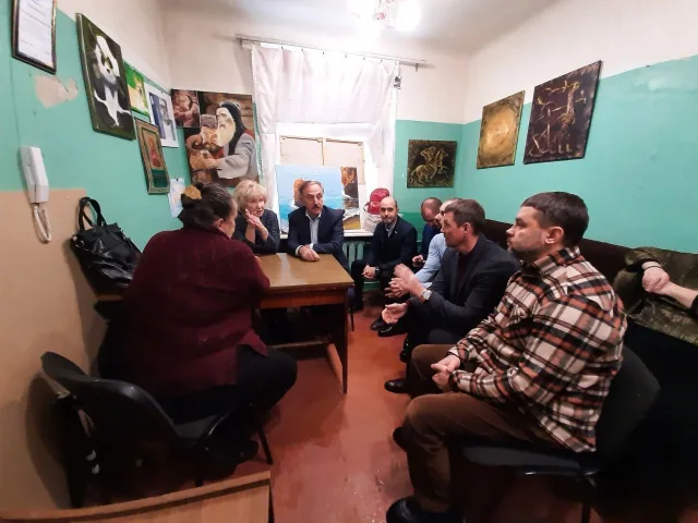 Партийцы во время приема жителей Люберец ответили на их вопросы
