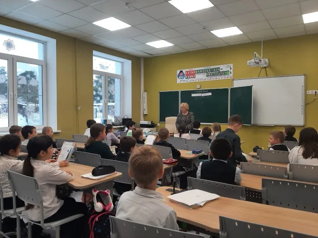 Лидия Антонова провела урок мужества для школьников Люберец