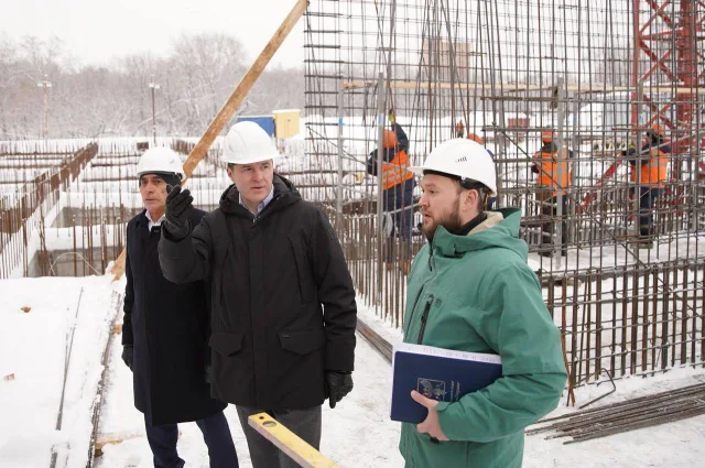 Владимир Волков проверил работы по реконструкции стадиона «Торпедо» в Люберцах