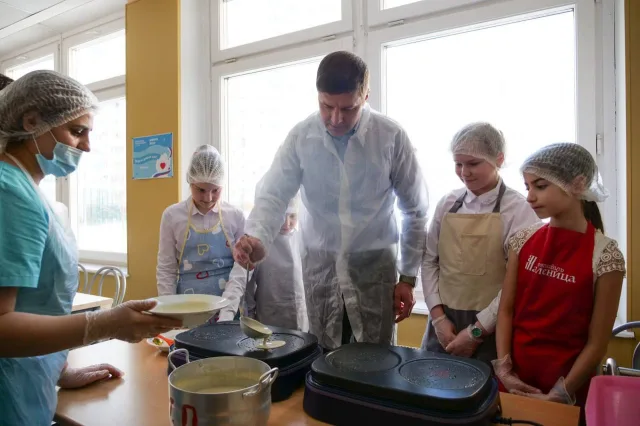 Владимир Волков вместе со школьниками Люберец принял участие в акции «Неделя добрых дел»