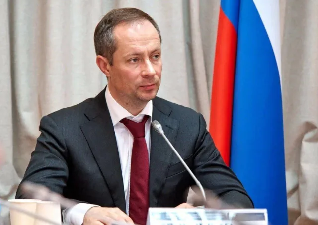 Флаг России теперь будет развеваться над всеми образовательными учреждениями страны