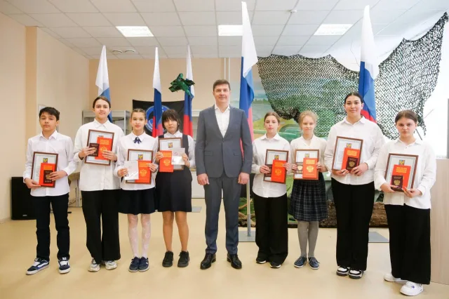 Владимир Волков торжественно вручил первые паспорта юным жителям Люберец