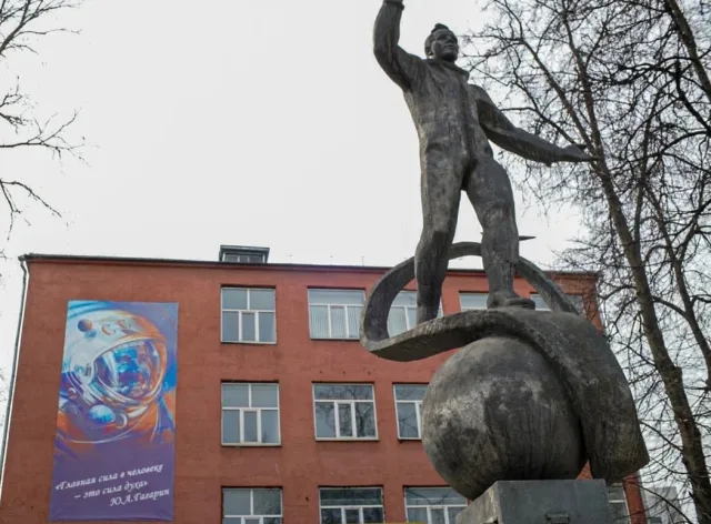 Владимир Волков поздравил жителей Люберец с Днём авиации и космонавтики