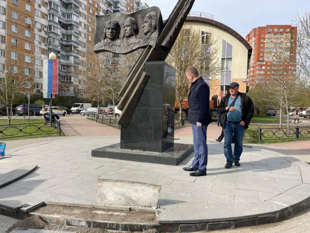 Дмитрий Дениско проверил состояние двух памятных мест в Люберцах