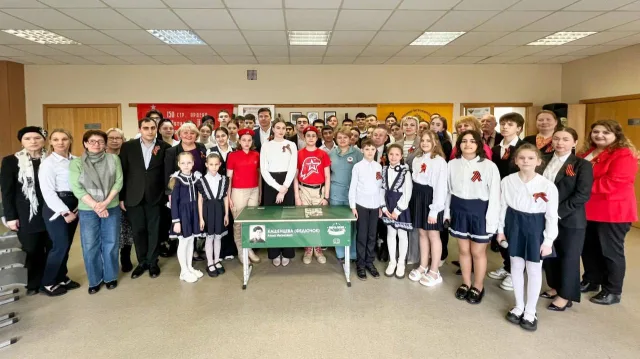 Владимир Волков принял участие в торжественной установке Парты Героя в школе Люберец