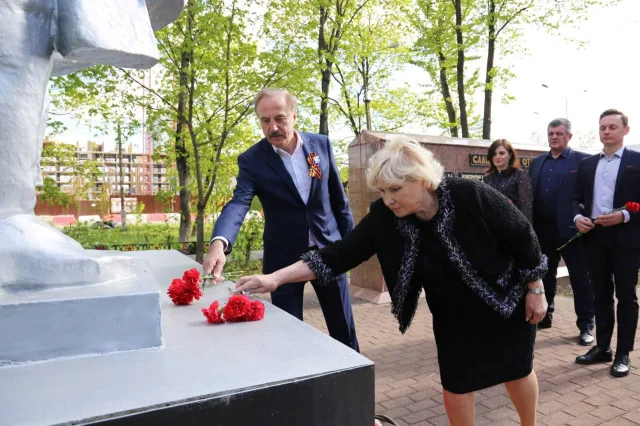 Партийцы Люберец присоединились к традиционным возложениям цветов в память о героях ВОВ