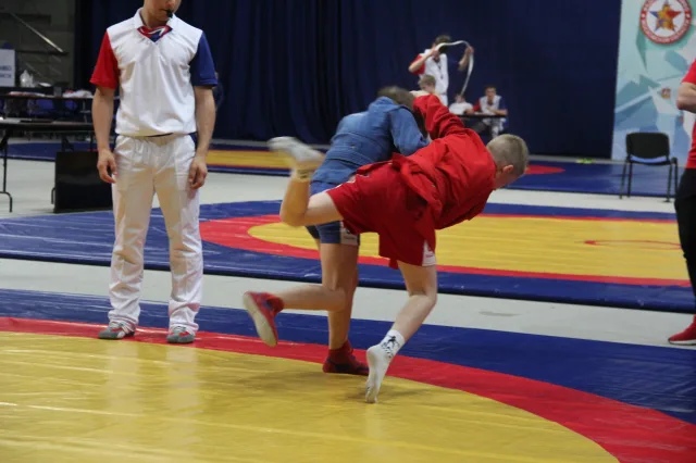Спортсмены Федерации самбо Люберец завершили спортивный сезон соревнованиями во Дворце спорта «Триумф»