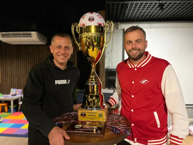 Олимпийский чемпион Юрий Борзаковский принял участие в награждении участников люберецкой ночной футбольной лиги