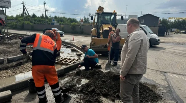 Партийцы проверили ход работ по асфальтированию дороги в Люберцах