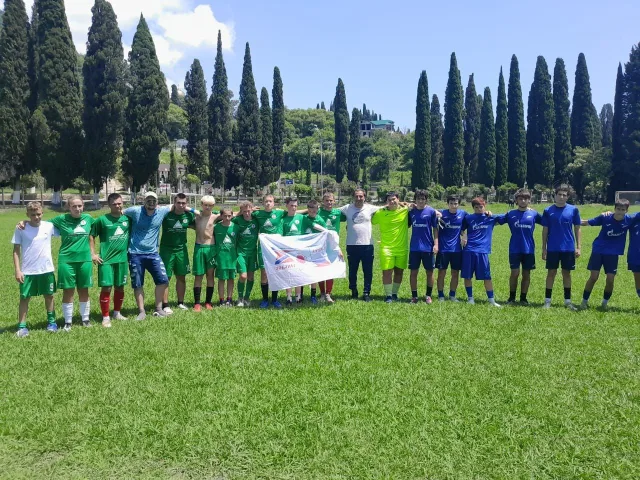 Руководитель футбольной школы «Спартак» в Люберцах передал мячи спортсменам из ДНР