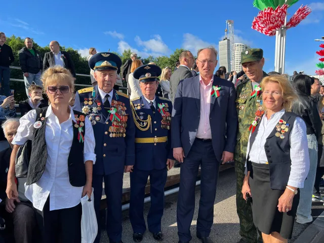 Игорь Коханый посетил военный парад в республике Беларусь