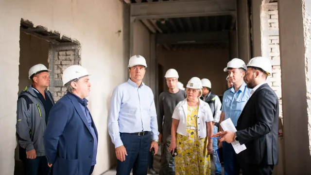 Владимир Волков проверил капитальный ремонт гимназии в поселке Люберец