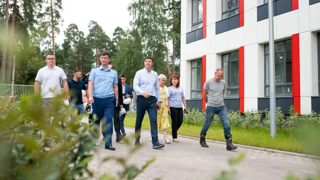 Владимир Волков проверил готовность двух школ Люберец к началу учебного года