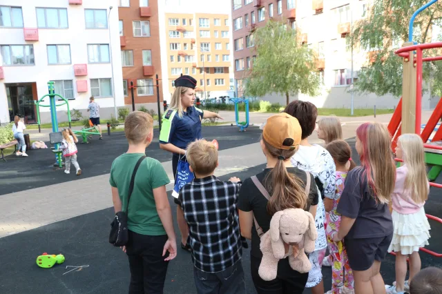 Госавтоинспекторы Люберец напомнили юным жителям о соблюдении ПДД во дворах