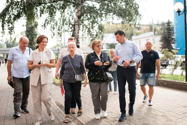 Владимир Волков обсудил с жителями Люберец благоустройство дворовой территории