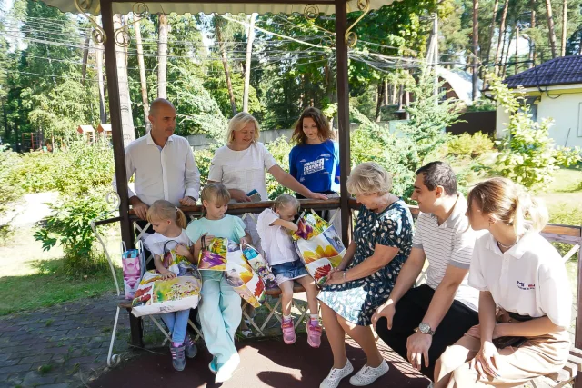 Лидия Антонова передала одежду детям Курской области, которые эвакуировались в Люберцы