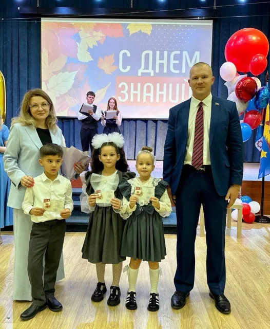 Золотые знаки ГТО вручили первоклассникам Люберец на школьных линейках