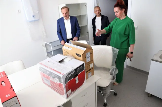 Владимир Ружицкий проверил готовность новой поликлиники на 100 посещений в смену