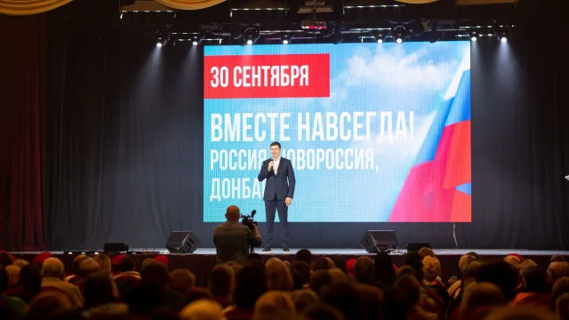 Владимир Волков поздравил жителей Люберец с Днем воссоединения Донбасса и Новороссии с Россией