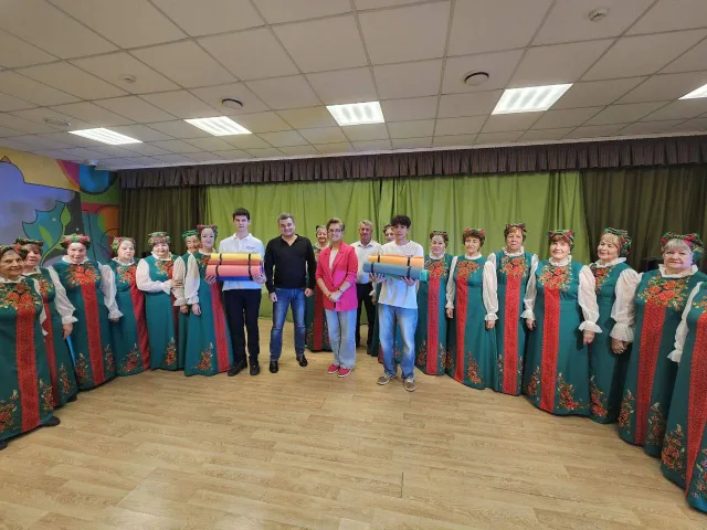 Депутаты Люберец поздравили пожилых жителей и передали им подарки