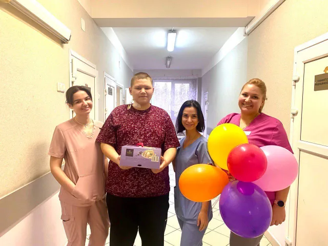 Врачи МОЦОМД в Люберцах вернули речь юноше и поздравили его с 17-летием