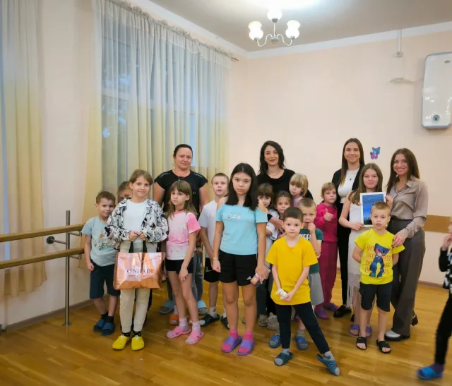 Педагоги и учащиеся детских школ искусств Люберец выступили перед детьми из Курска