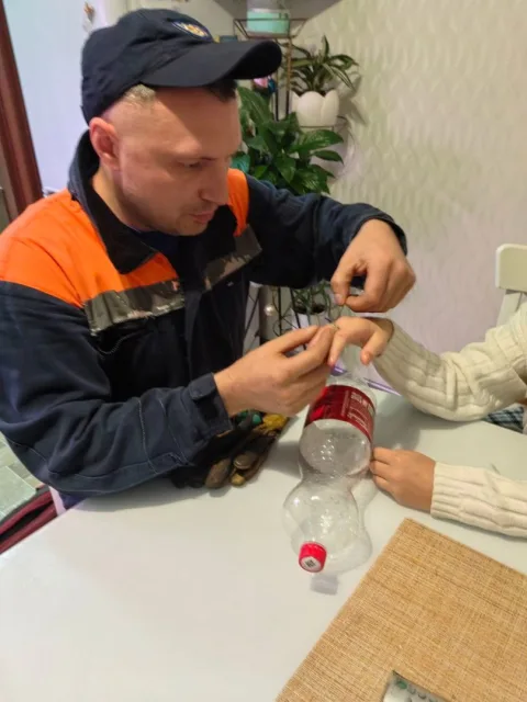 Спасатели в Люберцах помогли освободить палец девочке от украшения