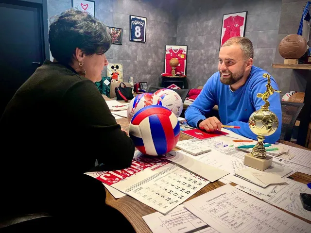 Руководитель ФШ «Спартак» в Люберцах передал гумпомощь учащимся Донецкой области