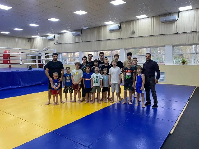 Дмитрий Коровкин посетил тренировку по ММА в спортшколе Люберец