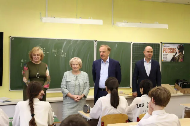 Владимир Ружицкий посетил урок патриотического воспитания в гимназии Люберец