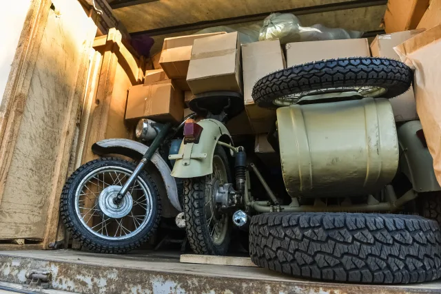 Порядка 300 тонн гумпомощи в зону СВО и жителям новых регионов отправила подмосковная «Единая Россия» в октябре