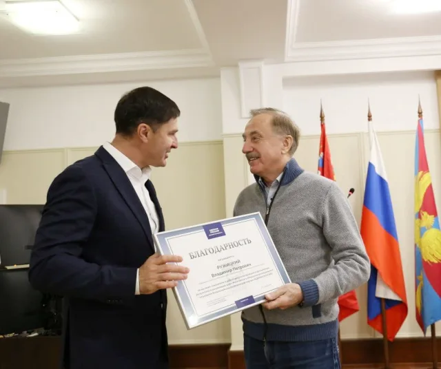 Владимир Волков вручил грамоты за успешную работу депутатам «Единой России» Люберец