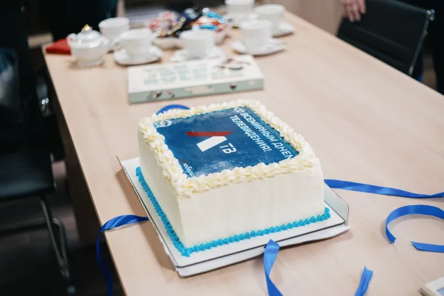 Партийцы Люберец поздравили сотрудников ЛТВ с профессиональным праздником