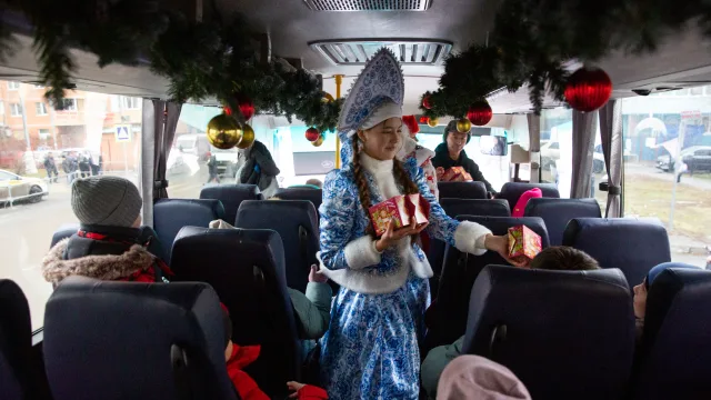 Экскурсионный новогодний автобус начал курсировать в Люберцах