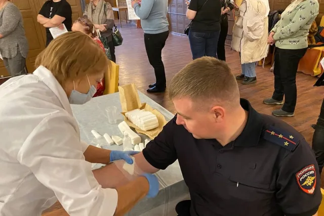 Люберецкие полицейские приняли участие в акции по сбору крови