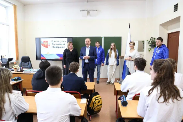 Владимир Ружицкий провёл для школьников Люберец тематический урок на тему Дня Конституции РФ