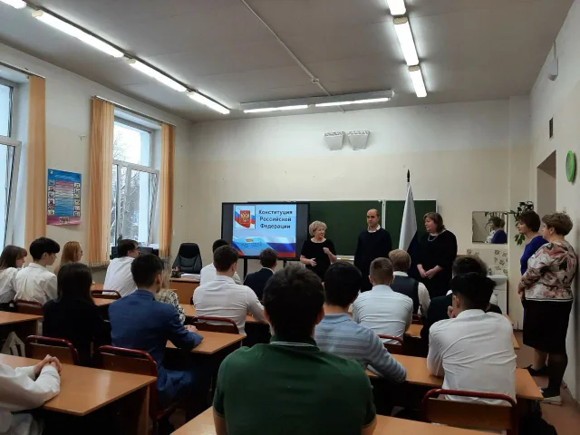 Лидия Антонова провела встречу с учениками гимназии Люберец