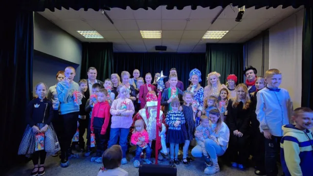 Новогодние подарки передали партийцы из Люберец сообществу «Люберецкая особенная мама»