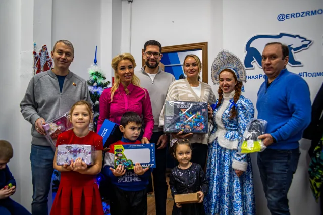 «Единая Россия» провела новогоднюю акцию для детей из Люберец