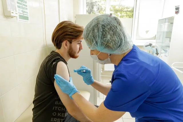 Вакцинация от клещевого энцефалита началась в центральной поликлинике Люберец