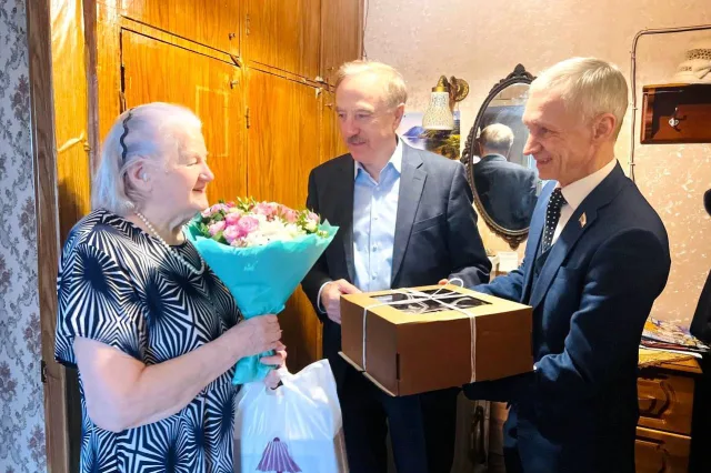 Владимир Ружицкий поздравил люберчанку с 90-летним юбилеем