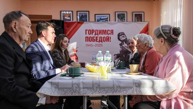 Тихомирова Яна Сергеевна приняла участие во вручении юбилейных медалей к 80-летию Победы