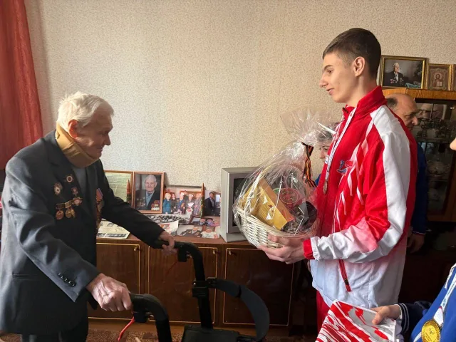 Спортсмены из Люберец навестили участников Великой Отечественной войны